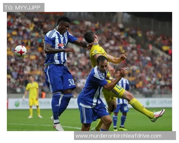 足球明星巅峰对决高清图片展现球场魅力与激情瞬间